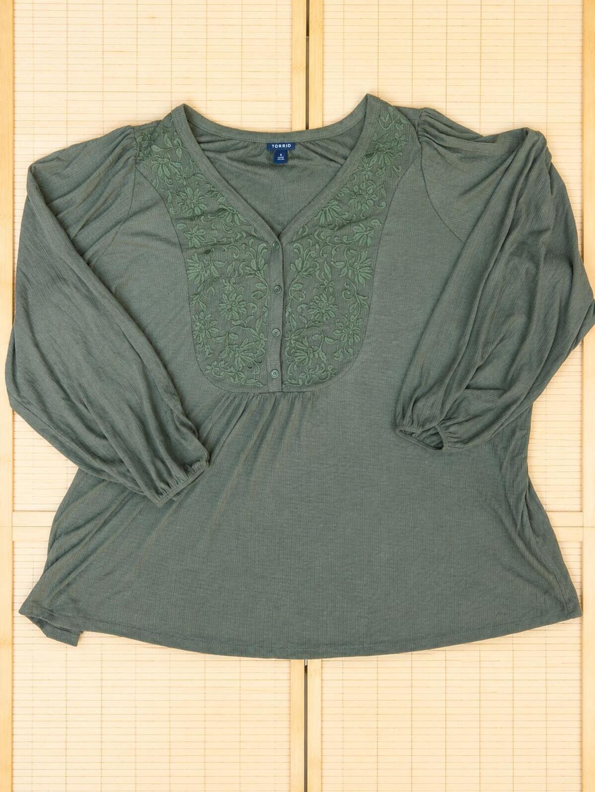Torrid Boho Blouse 4 Olive Green Embroidered Floral Peasant Top Plus Spring